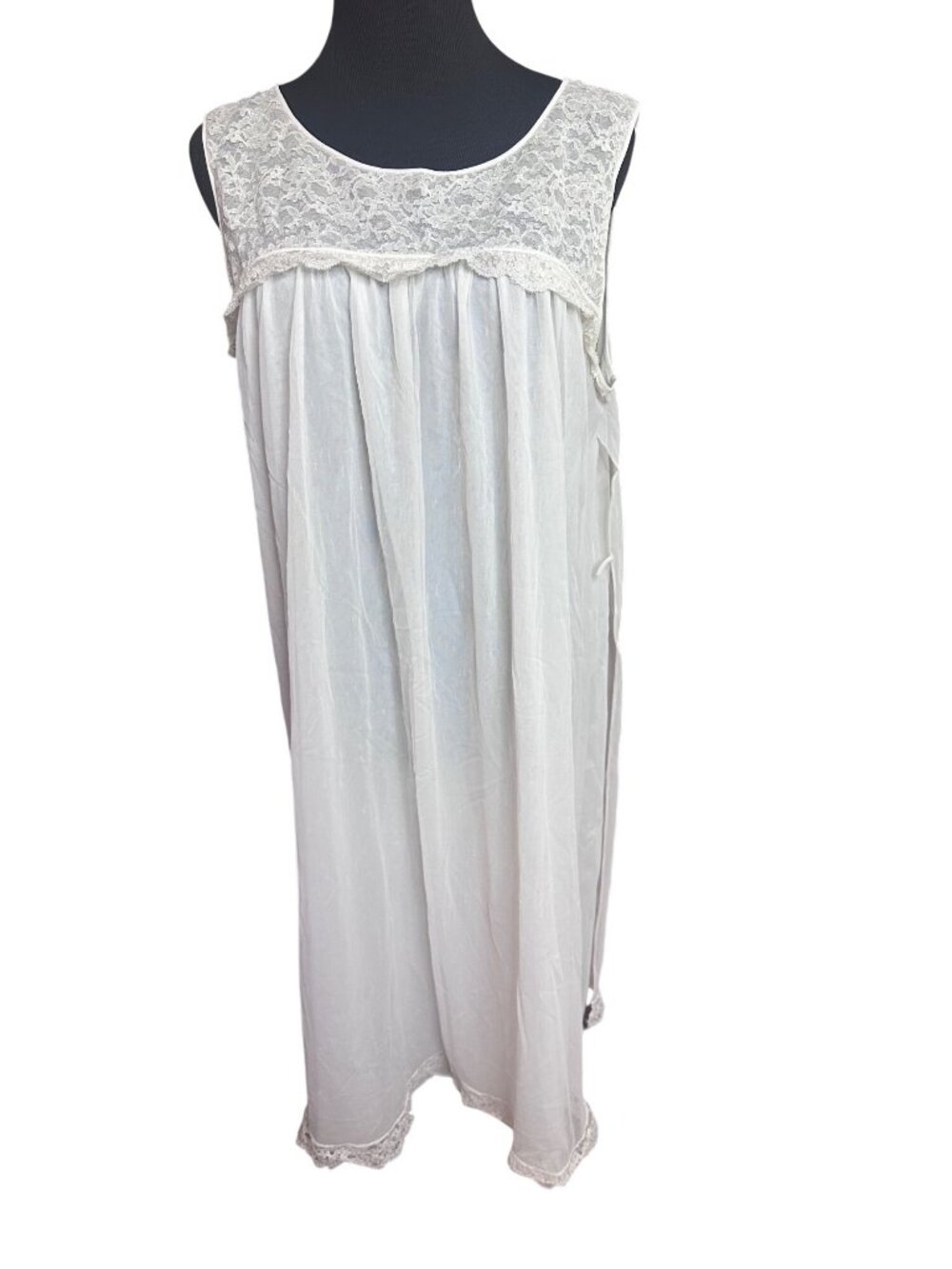 Vintage Hollywood Vassarette cream colored nightgown size L